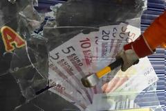 Κόβουν δαπάνες για να καλύψουν την υστέρηση στα έσοδα