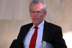 Γιατί δεν υπογράφει ο εισαγγελέας;...