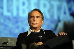 Ο Μπερλουσκόνι «απέλυσε» τον κολλητό του