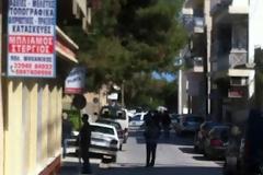 Δύο προσαγωγές για το οπλοστάσιο που βρέθηκε στη Λούτσα-Αναζητείται ο ιδιοκτήτης του κτιρίου που είναι γνωστός δικηγόρος και πρόεδρος ομάδας