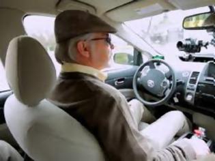 Φωτογραφία για Τυφλός οδηγεί το αυτοκινούμενο αμάξι της Google! [video]