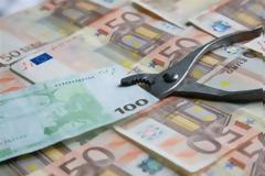 Τα Ταμεία θα διεκδικήσουν αναδρομικά 2,5 δισ. ευρώ για τα παράνομα επιδόματα