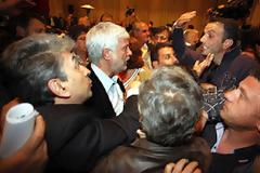 Πέταξαν... βεγγαλικά στον περιφερειάρχη Πελοποννήσου, Πέτρο Τατούλη!