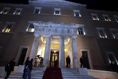 Νύχτα πέρασε (ν)τροπολογία για ενίσχυση των κομμάτων
