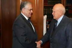 Μεγάλη Τρίτη ή Μεγάλη Τετάρτη ο Παπαδήμος στον Παπούλια για τις εκλογές