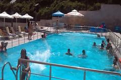 Οι βουτιές στην πισίνα δεν αποτελούν ασφαλή επιλογή