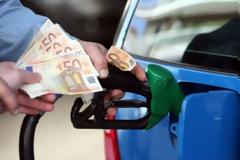 Στα 2 ευρώ η τιμή της βενζίνης