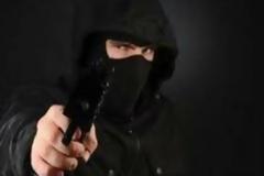 ΡΟΔΟΠΗ: Μπήκαν με κουκούλες και όπλα σε τράπεζα