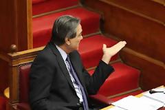 καυγάς τους στην Βουλή μεταφέρθηκε και στους διαδρόμους