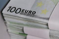 Χρωστάει τα κέρατα του το κράτος στους ιδιώτες