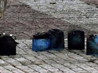 Φωτογραφία για Επίθεση με γκαζάκια στο Δημαρχείο Κερατσινίου
