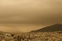Συννεφιά, βροχές και σκόνη Αφρικής για σήμερα