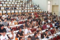 Η οικονομική κρίση χτυπά την πόρτα των Πανεπιστημίων
