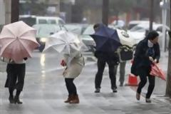 ΤΕΣΣΕΡΙΣ ΝΕΚΡΟΥΣ ΑΦΗΝΕΙ ΠΙΣΩ ΤΗΣ Η ΚΑΤΑΙΓΙΔΑ ΣΤΗΝ ΙΑΠΩΝΙΑ
