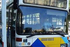 Αναγνώστρια αναφέρει την εμπειρία της από ελεγκτή σε αστικό λεωφορείο