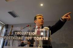 Μ. Χρυσοχοΐδης: Δεχθείτε το στρατόπεδο και θα αστυνομεύω την πόλη σας!