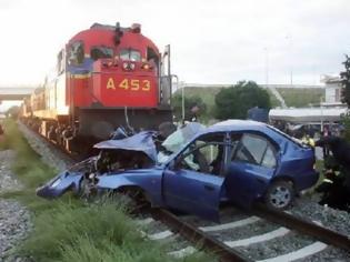 Φωτογραφία για Τρεις νεκροί από σύγκρουση τρένου με ΙΧ