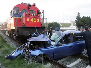 Φωτογραφία για Τρεις νεκροί σε σύγκρουση τρένου με ΙΧ στη Θεσσαλονίκη