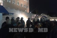 LIVE: Ένταση στο Σύνταγμα