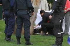 Απορία αναγνώστη: Aυτοκτονία ή φόνος κάτω από τη Βουλή;