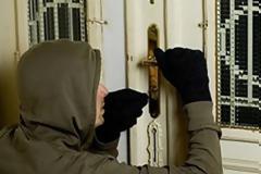 ΜΕΣΟΛΟΓΓΙ:  Διαρρήκτης ετών... 17