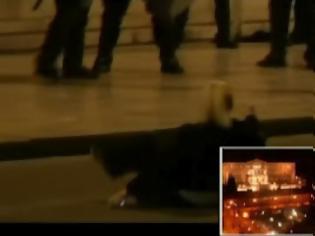 Φωτογραφία για Αναγνώστης μας στέλνει βίντεο στο οποίο αστυνομικοί επιτίθενται σε διαδηλωτές!