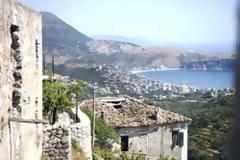 Οι Αλβανοί λεηλατούν τις περιουσίες των Ελλήνων της Χειμάρρας