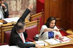 Ένταση στη Βουλή για τη συμφωνία συμβιβασμού με την Siemens