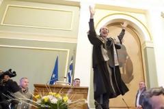 VIDEO: Ο κόσμος χρωστάει στην Ελλάδα