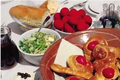 Φθηνότερο φέτος το πασχαλινό τραπέζι