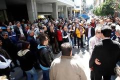 Συγκέντρωση ιδιωτών- ομολογιούχων στο Υπ. Οικονομικών