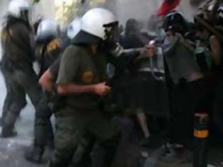 Φωτογραφία για Συγκρούσεις μεταξύ αστυνομικών και αντιεξουσιαστών στην ΑΣΟΕΕ..Για να μην γίνουν προσαγωγές λαθρομεταναστών