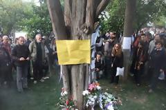 Μυρίζει θάνατο Εδώ. Ζωή θ' ανθίσει!