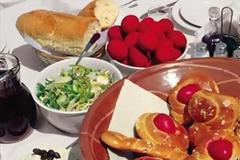 Φθηνότερο φέτος το πασχαλινό τραπέζι
