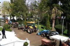 Tα τρακτέρ διέκοψαν το Περιφερειακό Συμβούλιο
