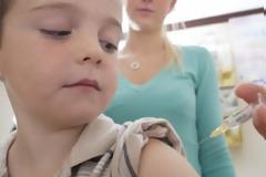 Στοιχεία ΣΟΚ από τον ΙΣΑ: δεν εμβολιάζουν τα παιδιά τους γιατί είναι άνεργοι