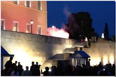 Ενταση στο Σύνταγμα μεταξύ συγκεντρωμένων και αστυνομικών