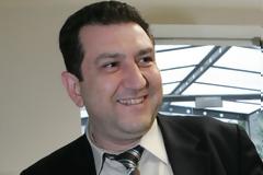 Στις 15:30 απολογείται