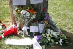 Ένταση στο κέντρο-Συγκέντρωση στη μνήμη του 77χρονου αυτόχειρα!