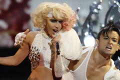 VIDEO: Αποκτήστε τους κοιλιακούς της Lady GaGa