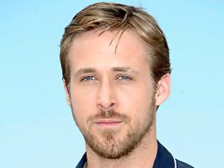 Φωτογραφία για Ο Ryan Gosling έσωσε κυριολεκτικά μια γυναίκα από τις ρόδες αυτοκινήτου