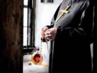 Φωτογραφία για Συνέλαβαν ιερέα που κουβαλούσε αντί για λιβάνι... τρία κιλά μαριχουάνα!