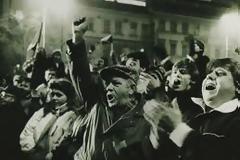 Που είναι οι επαναστάτες αυτής της χώρας, αναρωτιέται αναγνώστρια