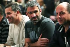 Ούτε τα προσχήματα ρε Τόμι...