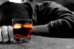 ΠΙΝΟΥΝ ΓΙΑ ΝΑ ΞΕΧΑΣΟΥΝ