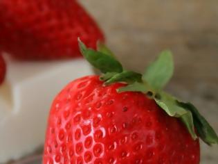 Φωτογραφία για Φράουλες με λευκή σοκολάτα γρήγορα και εύκολα