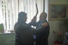 Αγανάκτησε Αντιδήμαρχος στα Τρίκαλα και έπιασε την …χαντζάρα