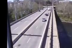 VIDEO: Χτύπησε ποδηλάτη με το αμάξι του και πήγε να φύγει