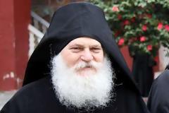 Γιατί η απαγόρευση εξόδου από τη Μονή Βατοπαιδίου