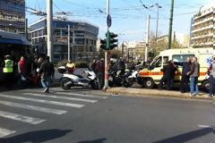 ΕΚΤΑΚΤΟ: Τροχαίο με μηχανάκια στον Καρέα